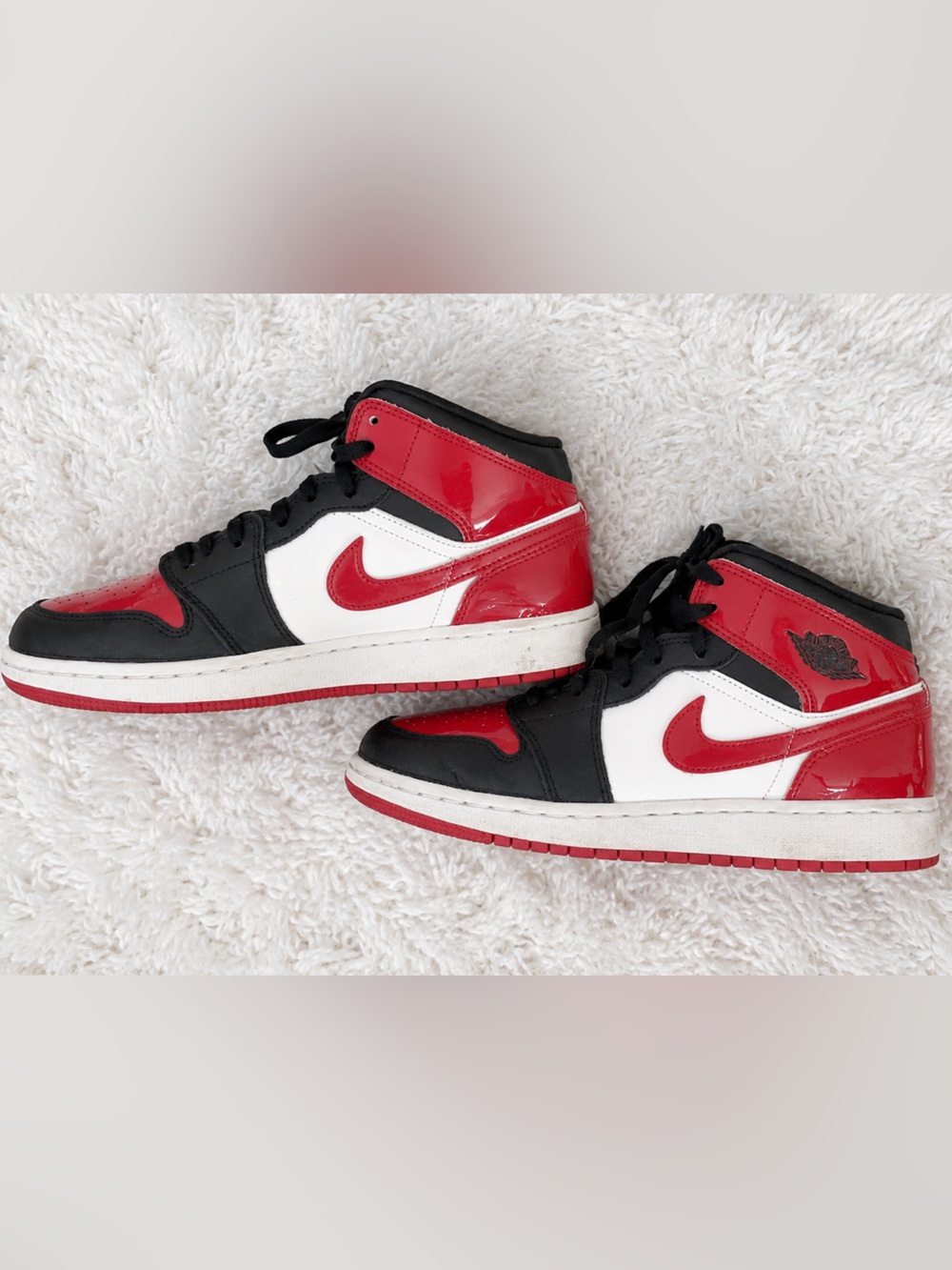 Nike High-Top Sneakers in Red Black White